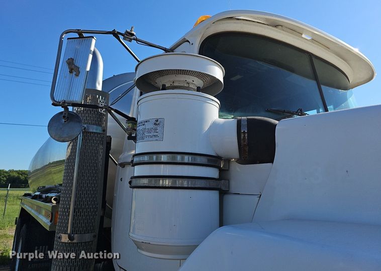 image for item DN8568 1995 Mack RD690S  water truck