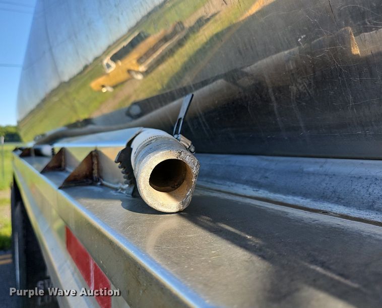 image for item DN8568 1995 Mack RD690S  water truck