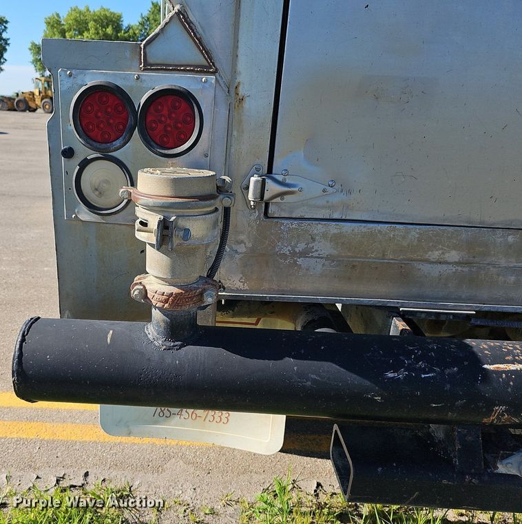 image for item DN8568 1995 Mack RD690S  water truck