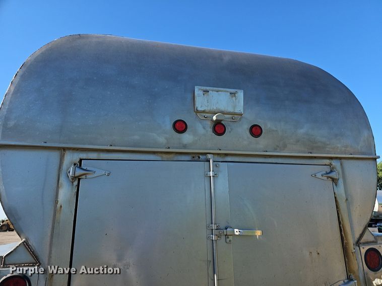 image for item DN8568 1995 Mack RD690S  water truck