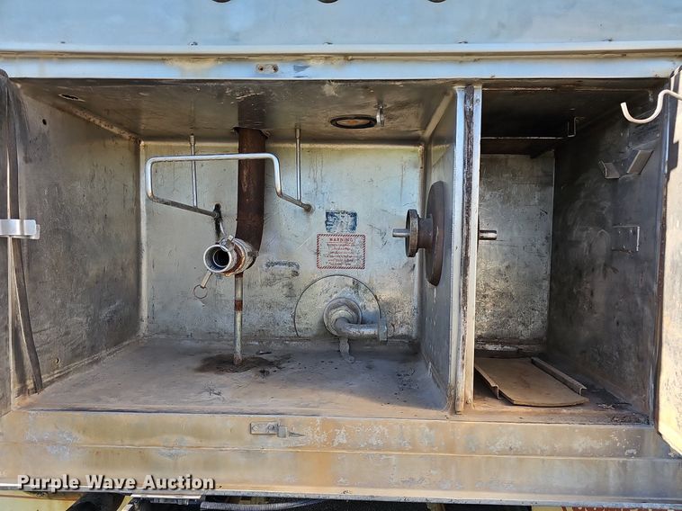 image for item DN8568 1995 Mack RD690S  water truck