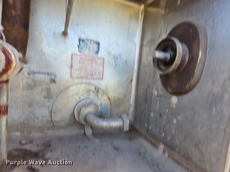 image for item DN8568 1995 Mack RD690S  water truck