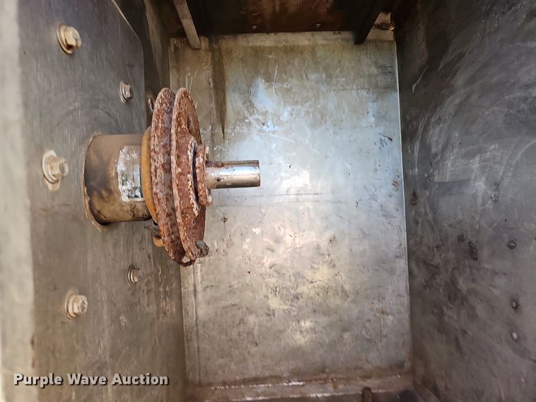 image for item DN8568 1995 Mack RD690S  water truck