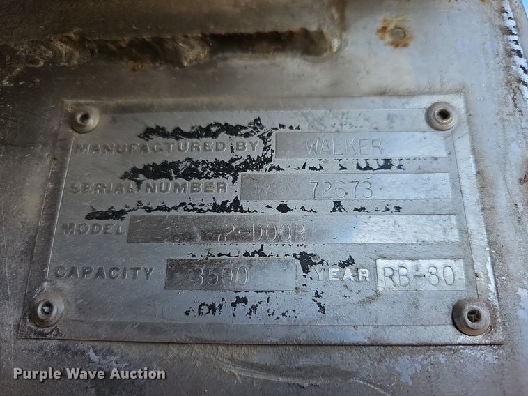 image for item DN8568 1995 Mack RD690S  water truck