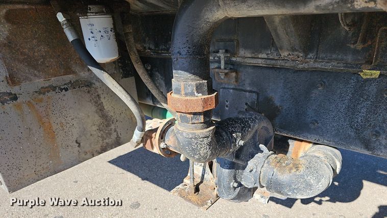 image for item DN8568 1995 Mack RD690S  water truck