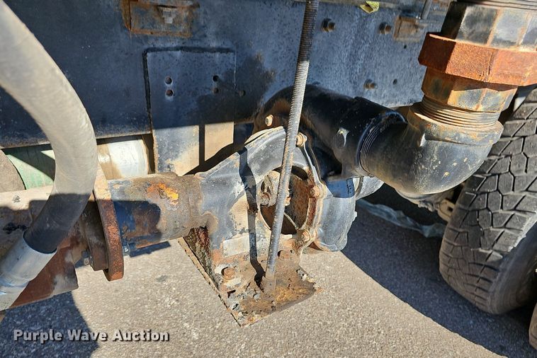 image for item DN8568 1995 Mack RD690S  water truck