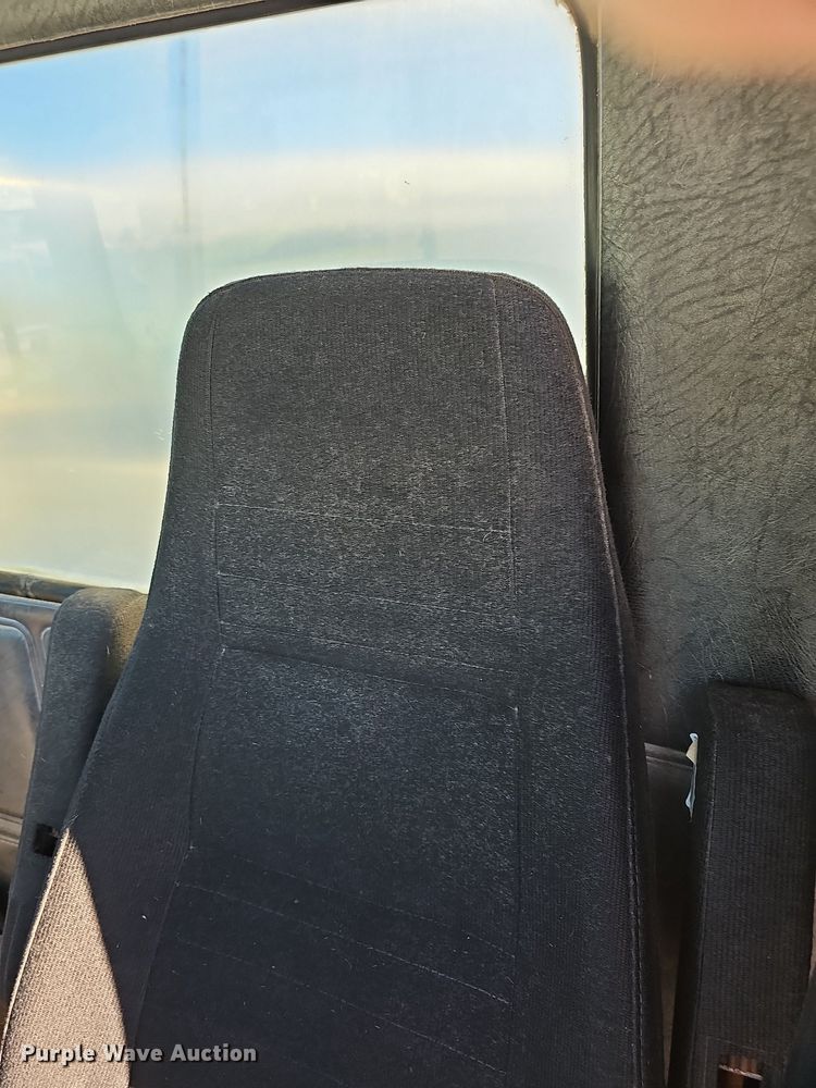 image for item DN8568 1995 Mack RD690S  water truck