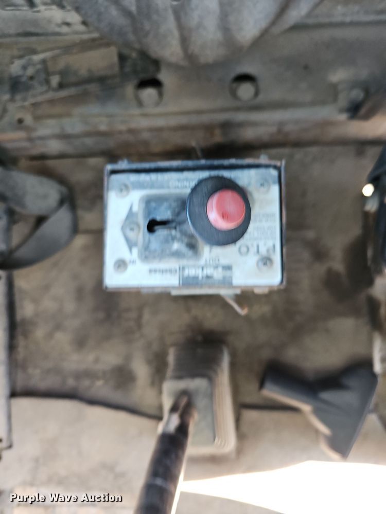 image for item DN8568 1995 Mack RD690S  water truck