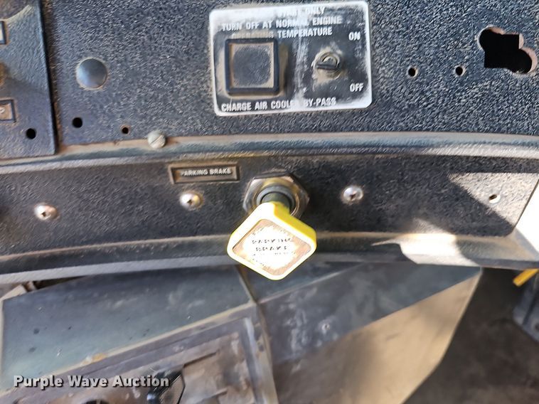 image for item DN8568 1995 Mack RD690S  water truck