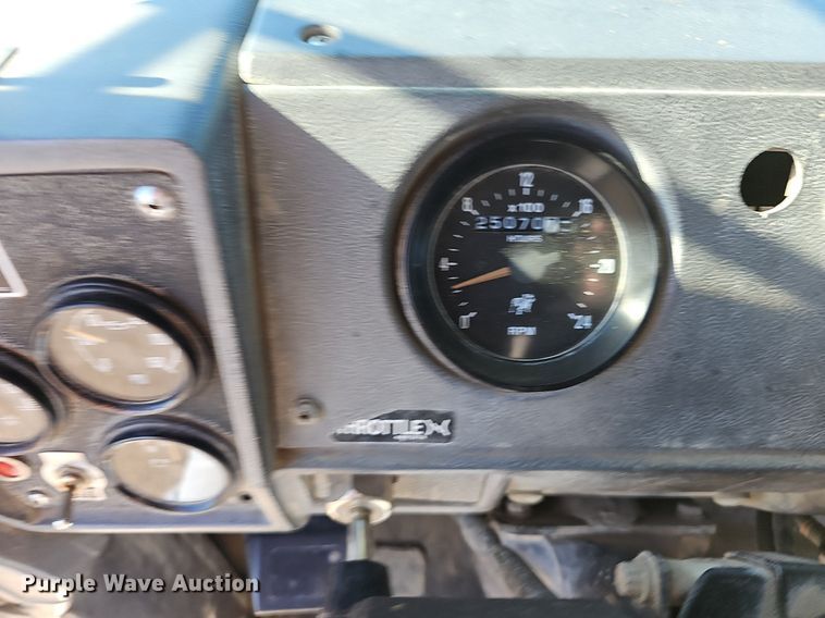 image for item DN8568 1995 Mack RD690S  water truck