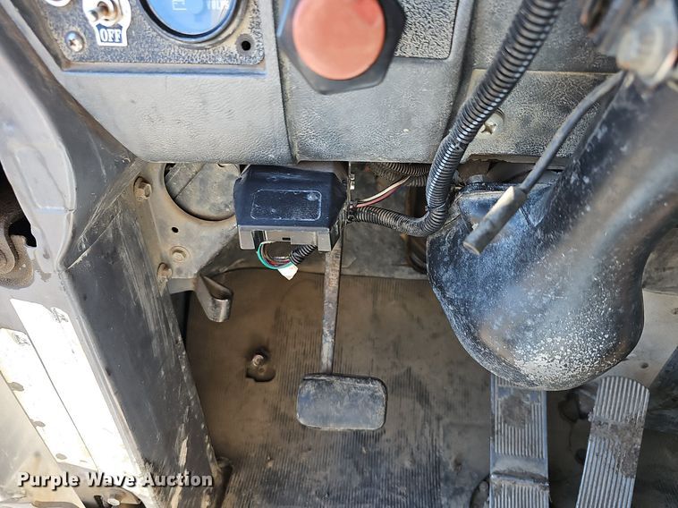 image for item DN8568 1995 Mack RD690S  water truck