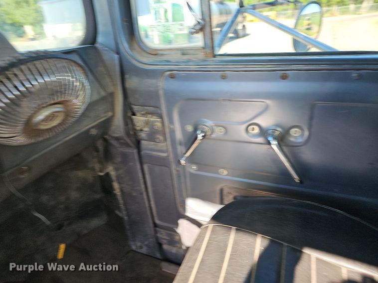 image for item DN8568 1995 Mack RD690S  water truck