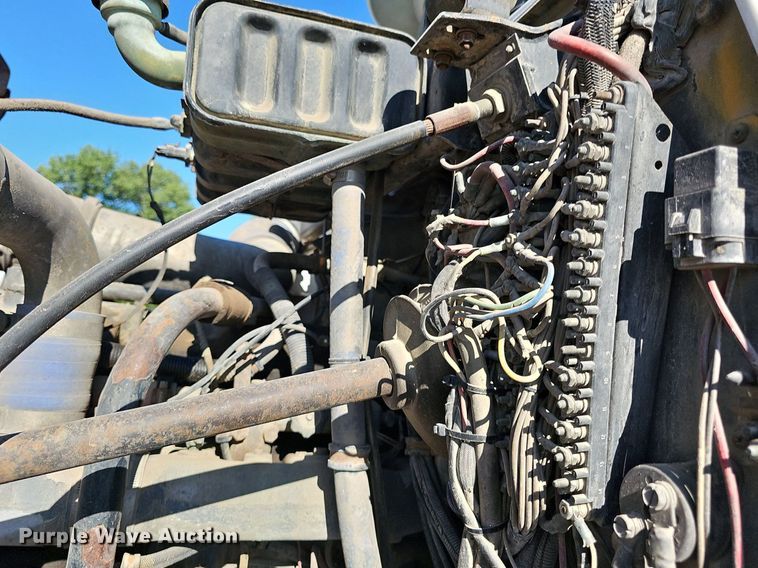 image for item DN8568 1995 Mack RD690S  water truck