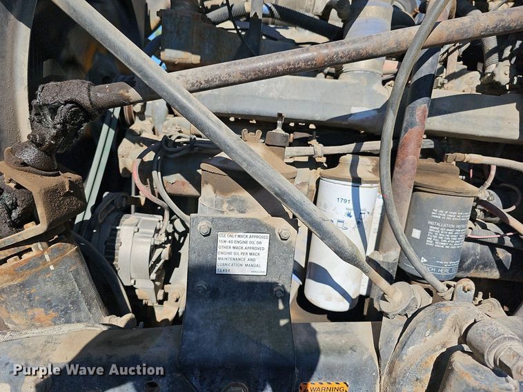 image for item DN8568 1995 Mack RD690S  water truck