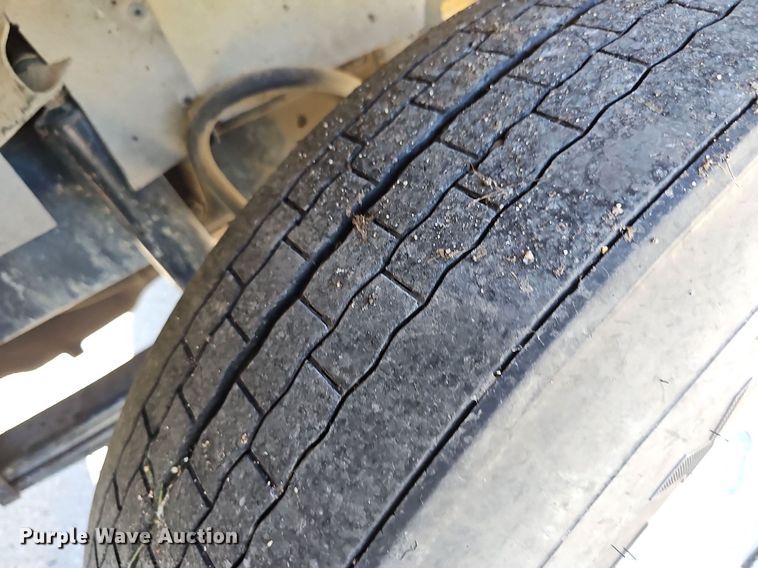 image for item DN8568 1995 Mack RD690S  water truck