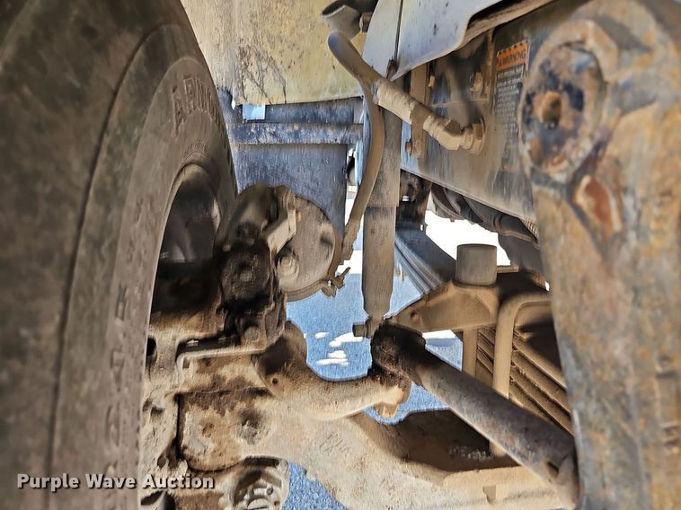 image for item DN8568 1995 Mack RD690S  water truck