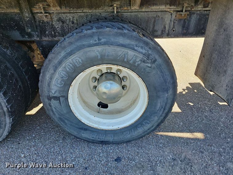 image for item DN8568 1995 Mack RD690S  water truck