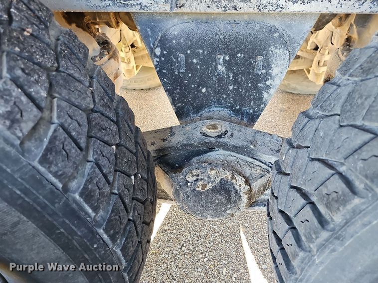 image for item DN8568 1995 Mack RD690S  water truck