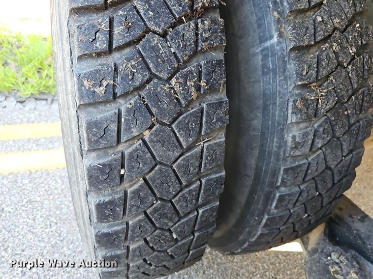 image for item DN8568 1995 Mack RD690S  water truck