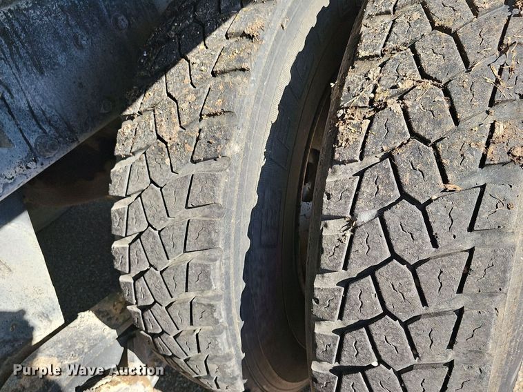 image for item DN8568 1995 Mack RD690S  water truck