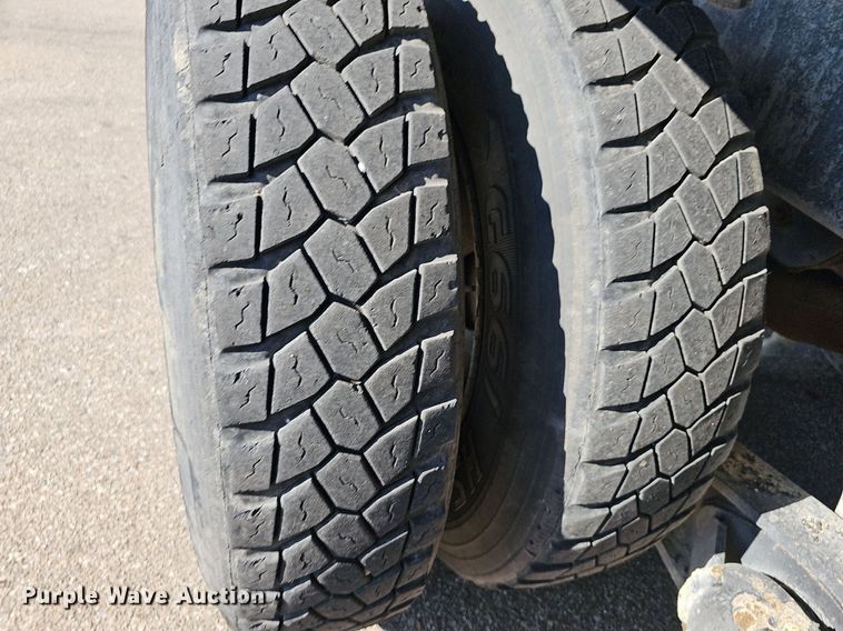 image for item DN8568 1995 Mack RD690S  water truck