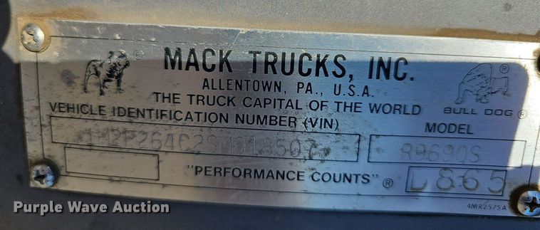 image for item DN8568 1995 Mack RD690S  water truck