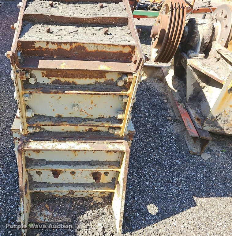 image for item DN8570 1987 Cedarapids 20  roller bearing hammermill