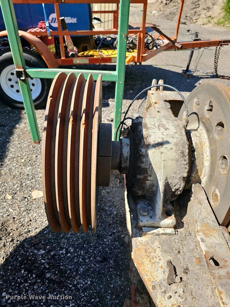 image for item DN8570 1987 Cedarapids 20  roller bearing hammermill