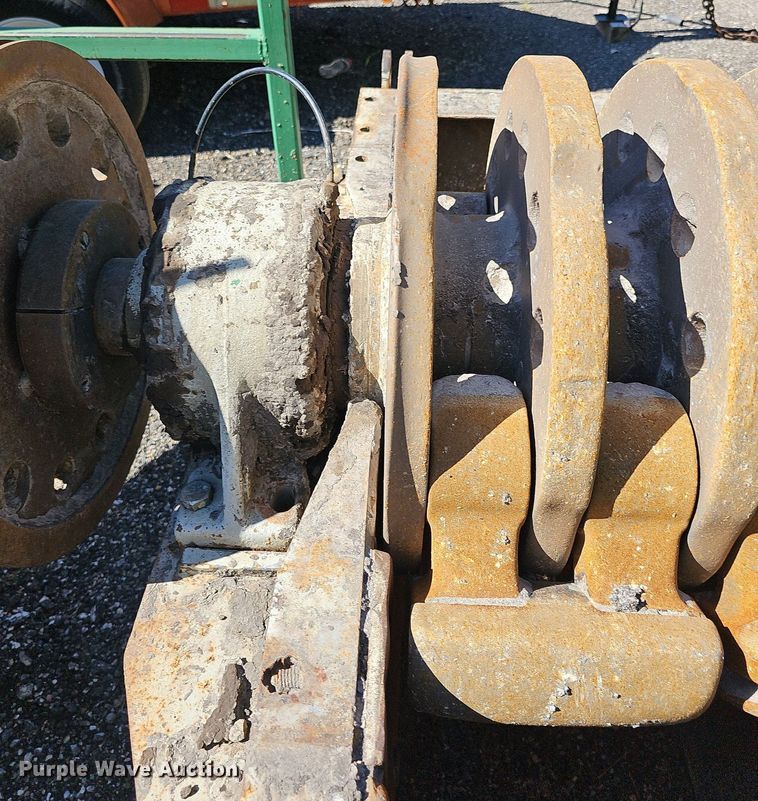 image for item DN8570 1987 Cedarapids 20  roller bearing hammermill