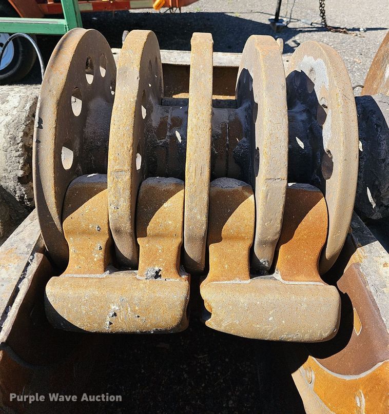 image for item DN8570 1987 Cedarapids 20  roller bearing hammermill