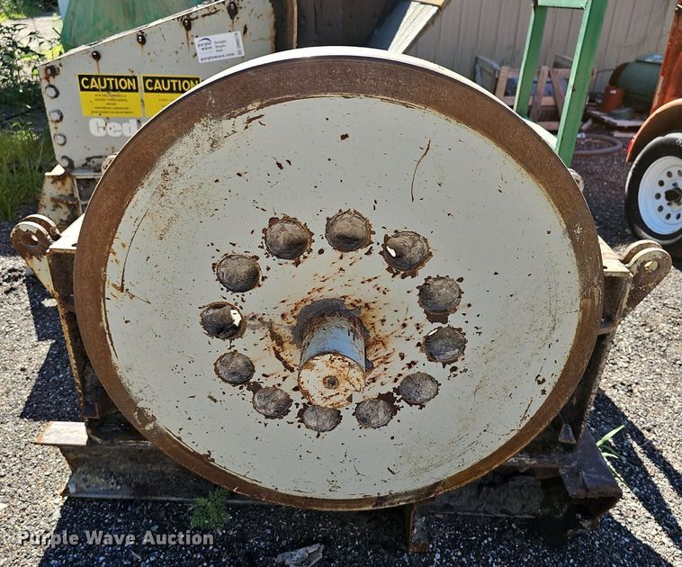 image for item DN8570 1987 Cedarapids 20  roller bearing hammermill