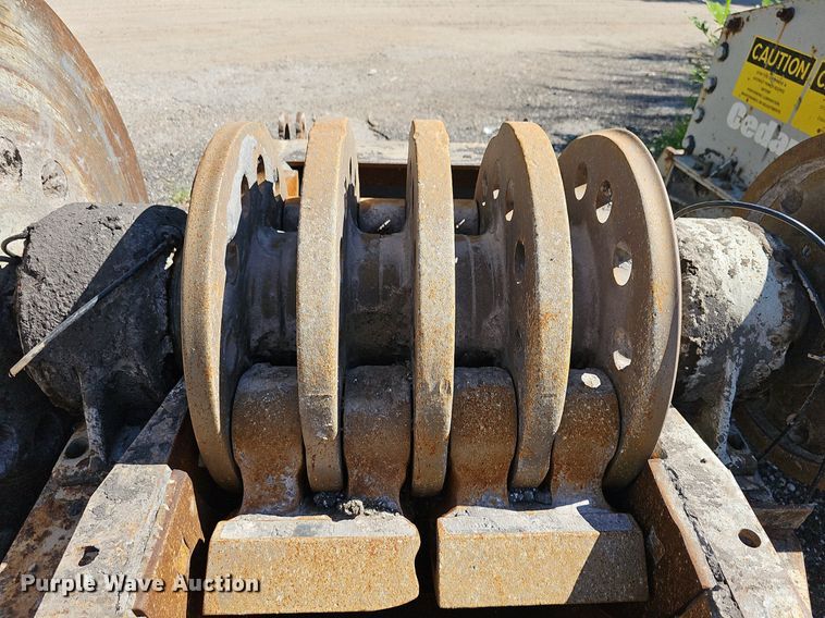 image for item DN8570 1987 Cedarapids 20  roller bearing hammermill