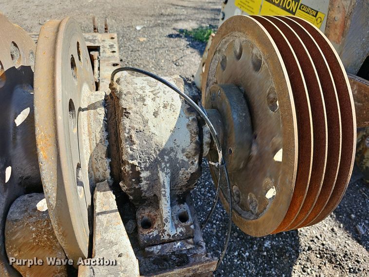 image for item DN8570 1987 Cedarapids 20  roller bearing hammermill