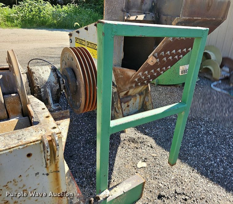 image for item DN8570 1987 Cedarapids 20  roller bearing hammermill