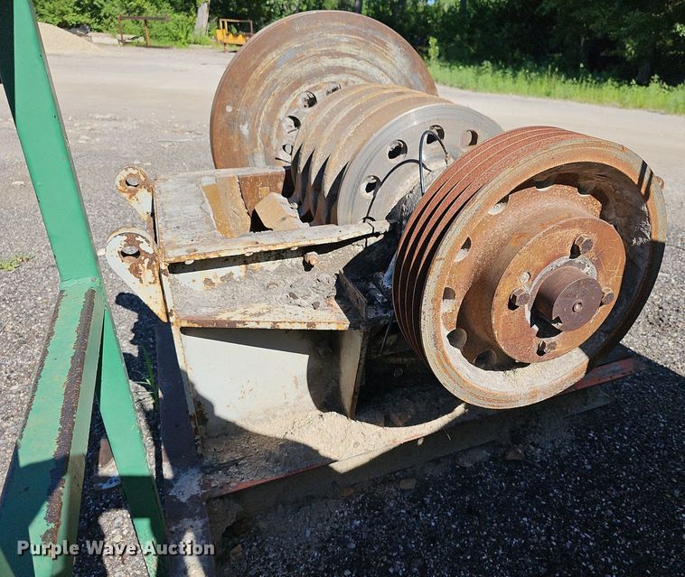 image for item DN8570 1987 Cedarapids 20  roller bearing hammermill