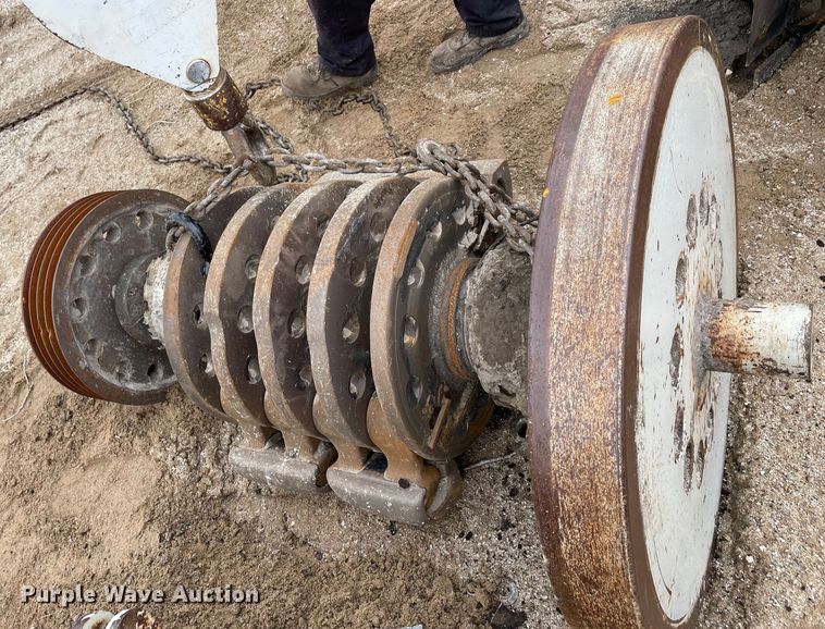 image for item DN8570 1987 Cedarapids 20  roller bearing hammermill