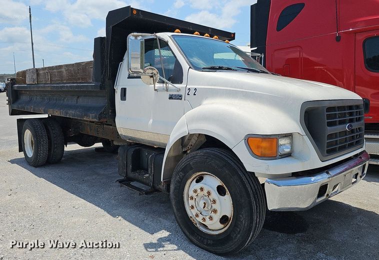image for item DO2865 2003 Ford F650 Super Duty XLT  dump truck