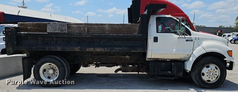 image for item DO2865 2003 Ford F650 Super Duty XLT  dump truck