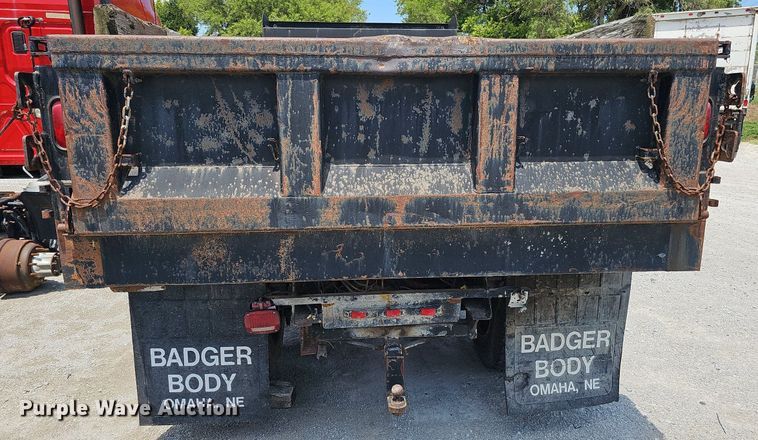 image for item DO2865 2003 Ford F650 Super Duty XLT  dump truck