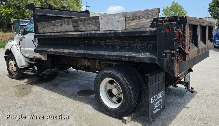 image for item DO2865 2003 Ford F650 Super Duty XLT  dump truck