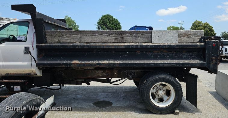 image for item DO2865 2003 Ford F650 Super Duty XLT  dump truck