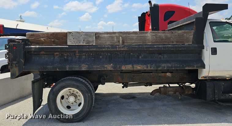 image for item DO2865 2003 Ford F650 Super Duty XLT  dump truck