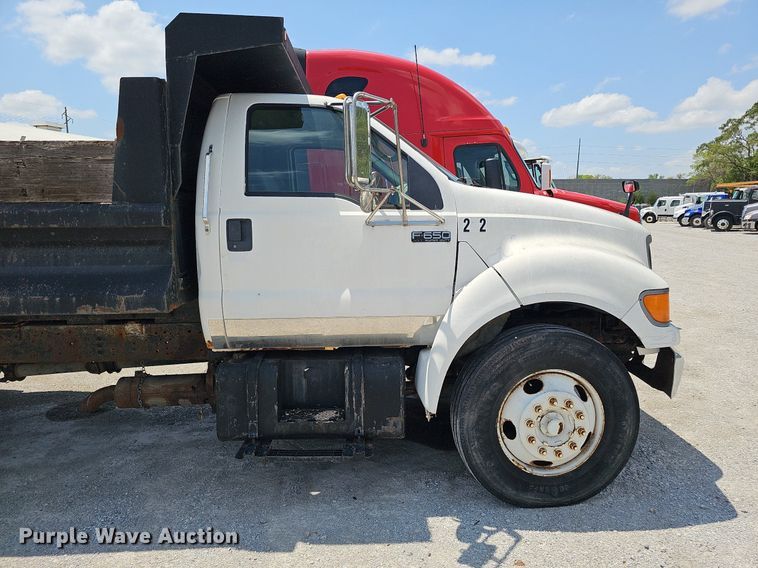 image for item DO2865 2003 Ford F650 Super Duty XLT  dump truck