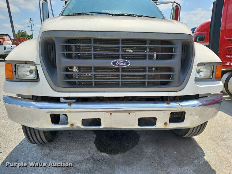 image for item DO2865 2003 Ford F650 Super Duty XLT  dump truck