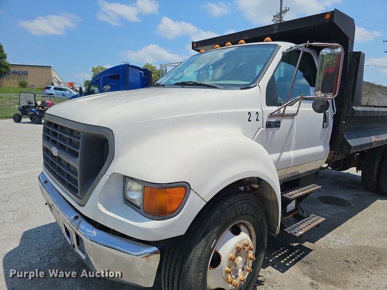 image for item DO2865 2003 Ford F650 Super Duty XLT  dump truck