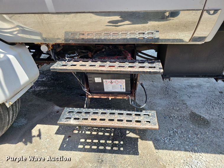 image for item DO2865 2003 Ford F650 Super Duty XLT  dump truck