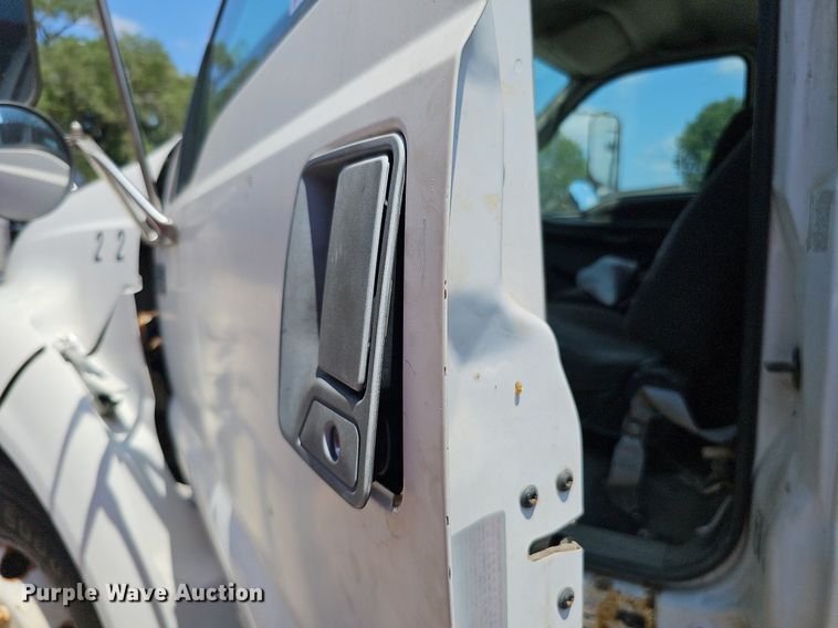 image for item DO2865 2003 Ford F650 Super Duty XLT  dump truck