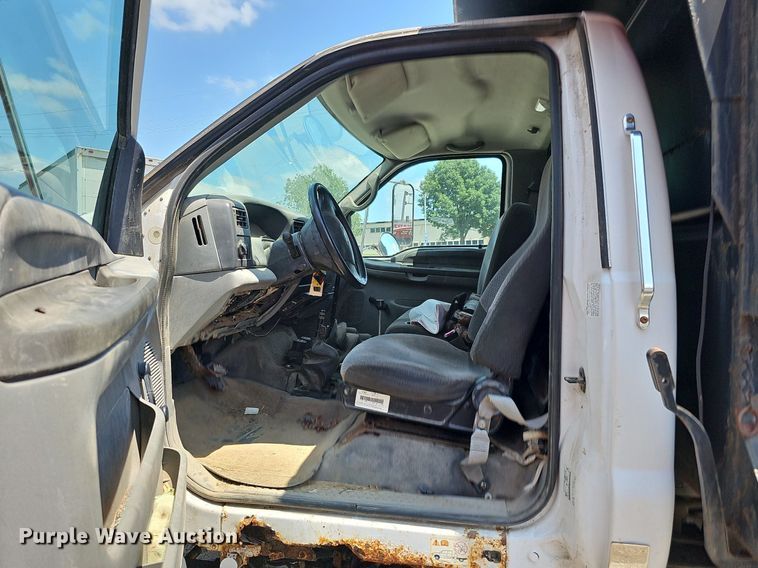image for item DO2865 2003 Ford F650 Super Duty XLT  dump truck
