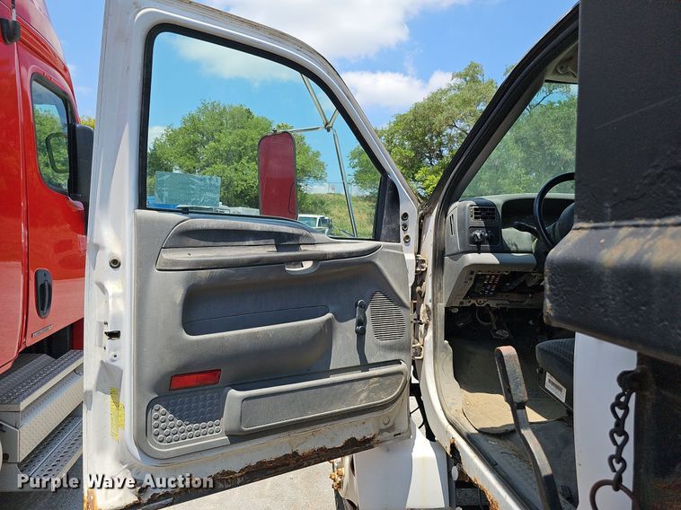 image for item DO2865 2003 Ford F650 Super Duty XLT  dump truck