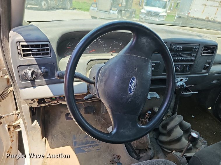 image for item DO2865 2003 Ford F650 Super Duty XLT  dump truck